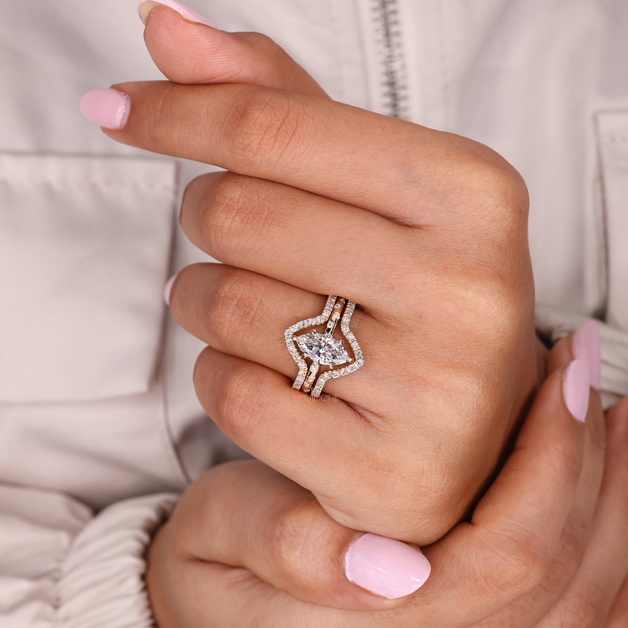 Cluster setting with wrap guard wedding band.