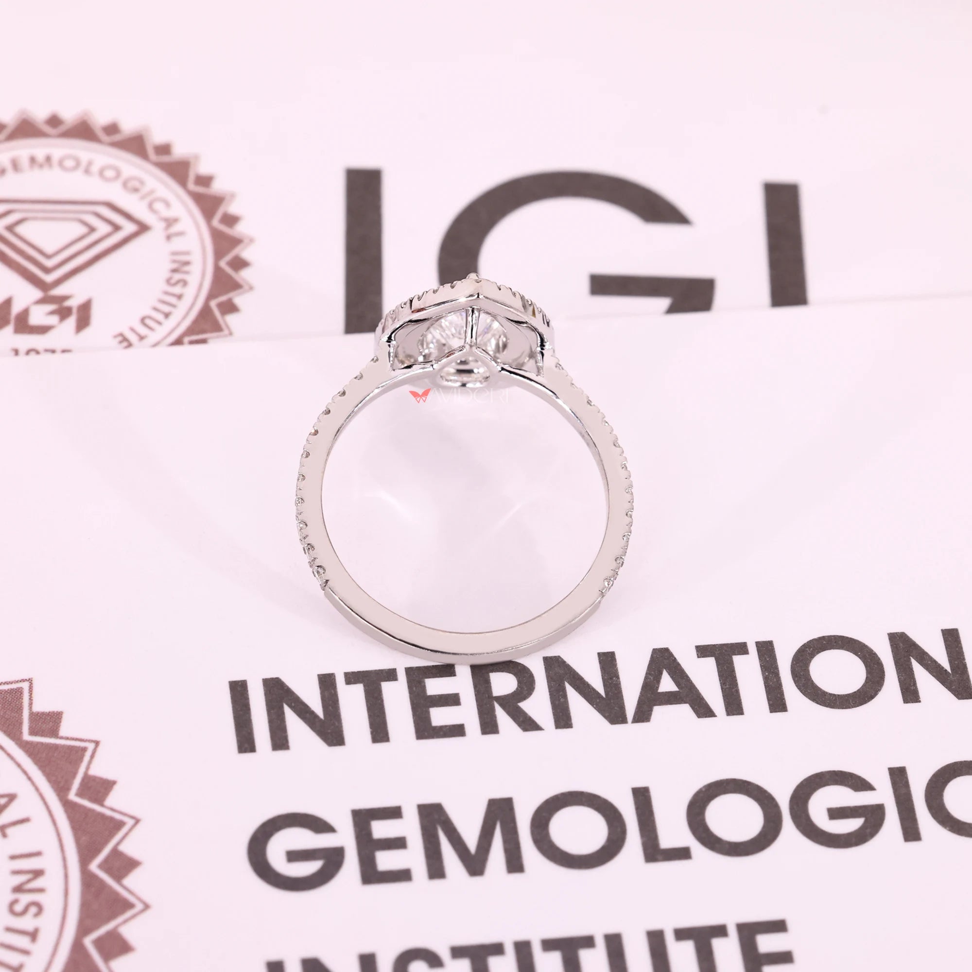 Lab grown diamond pear ring offering sustainable brilliance.