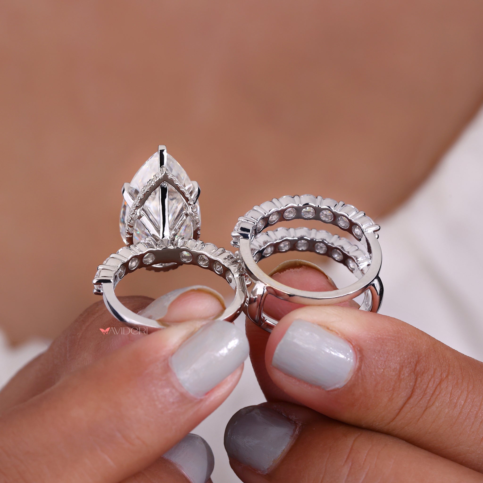 Avideri Bridal Set featuring premium moissanite stones and elegant settings.