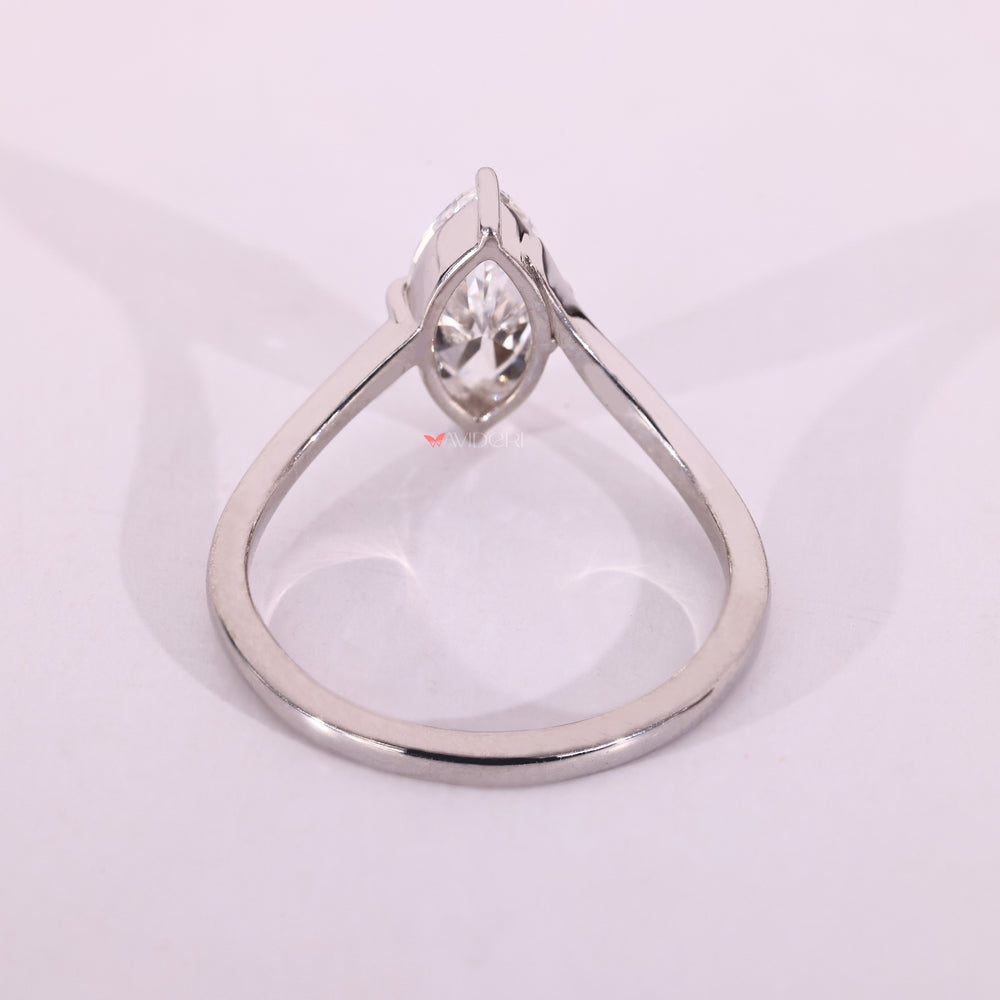 White gold diamond ring featuring Lab Grown Diamond.