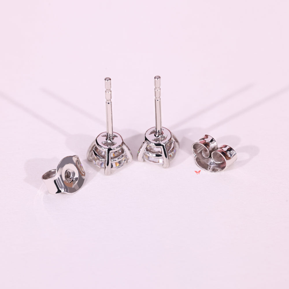 Featuring a classic design, these screw back earrings give extra safety and are easy to wear daily.
