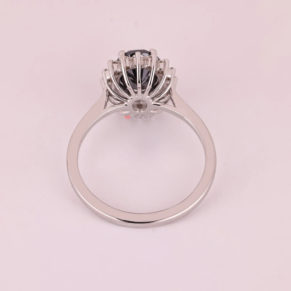 White gold engagement ring with a timeless appeal.