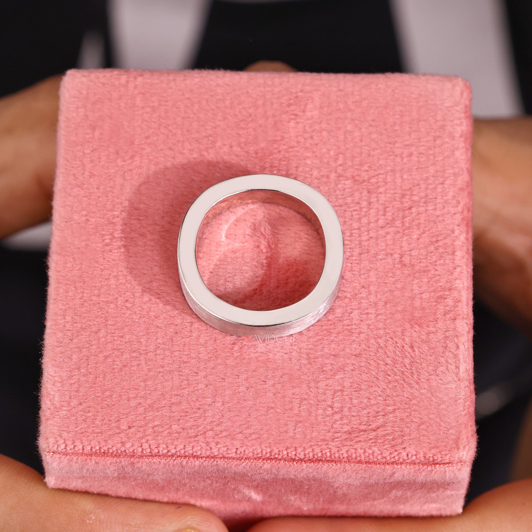 White gold mens ring exudes sophistication and elegance.