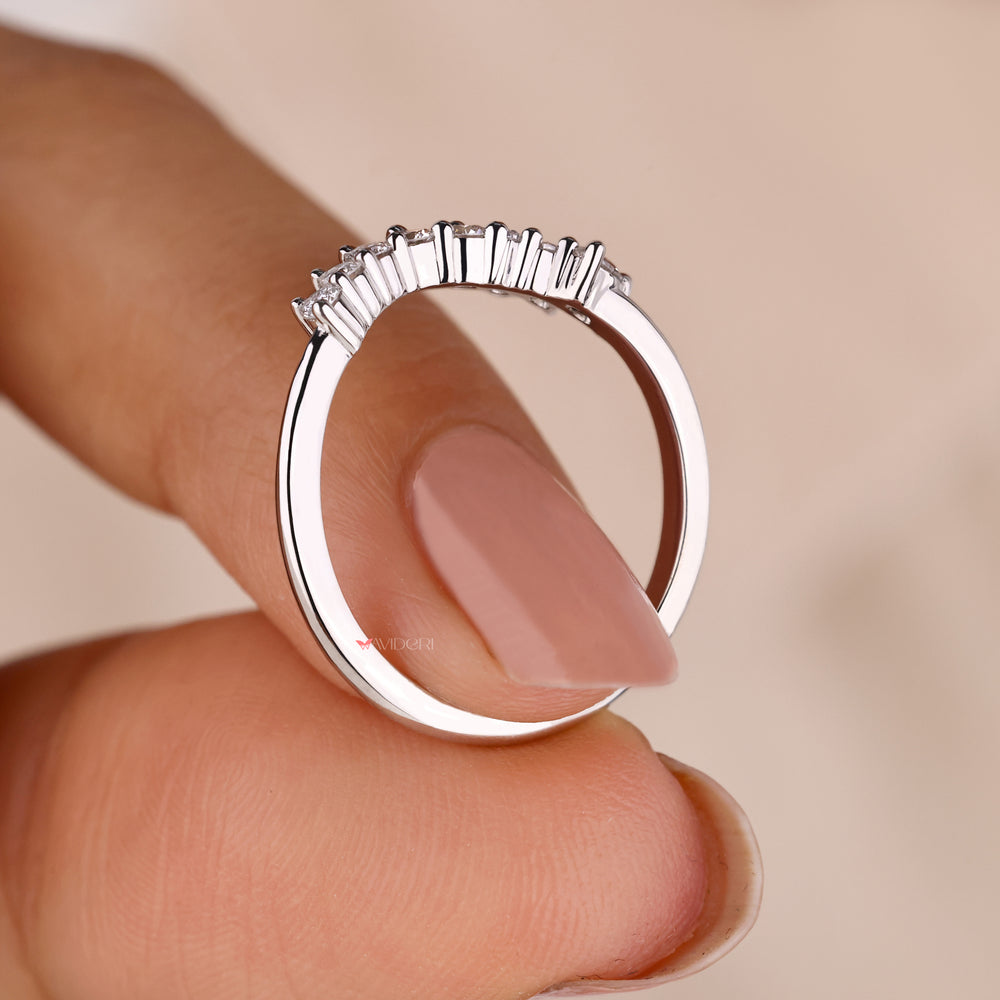 White gold wedding band with a polished finish.

