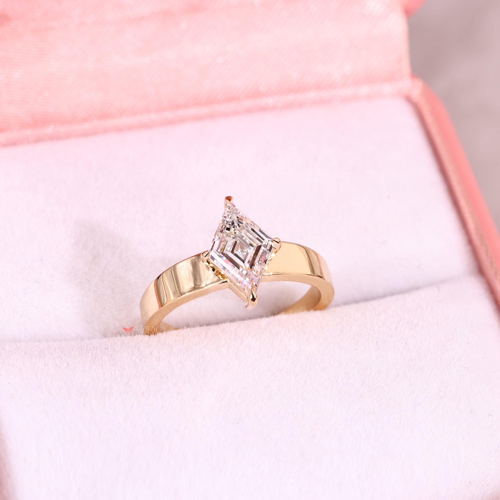 IGI certified with handmade ring.