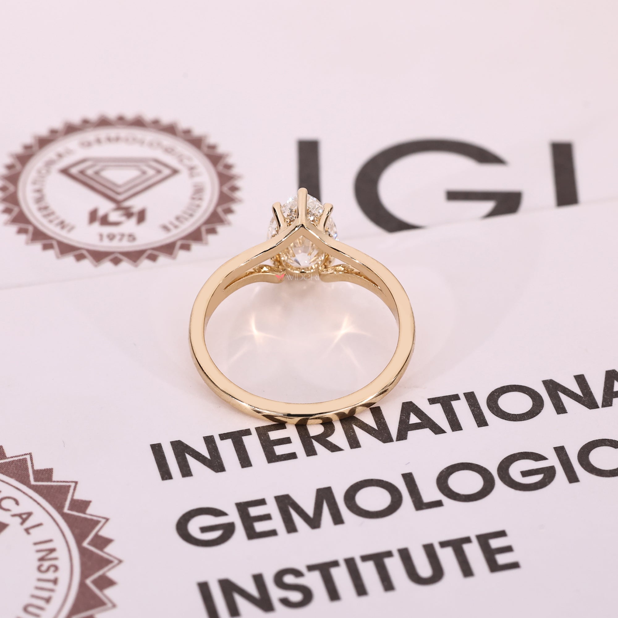 Handmade IGI certified pear cut diamond ring by Avideri.