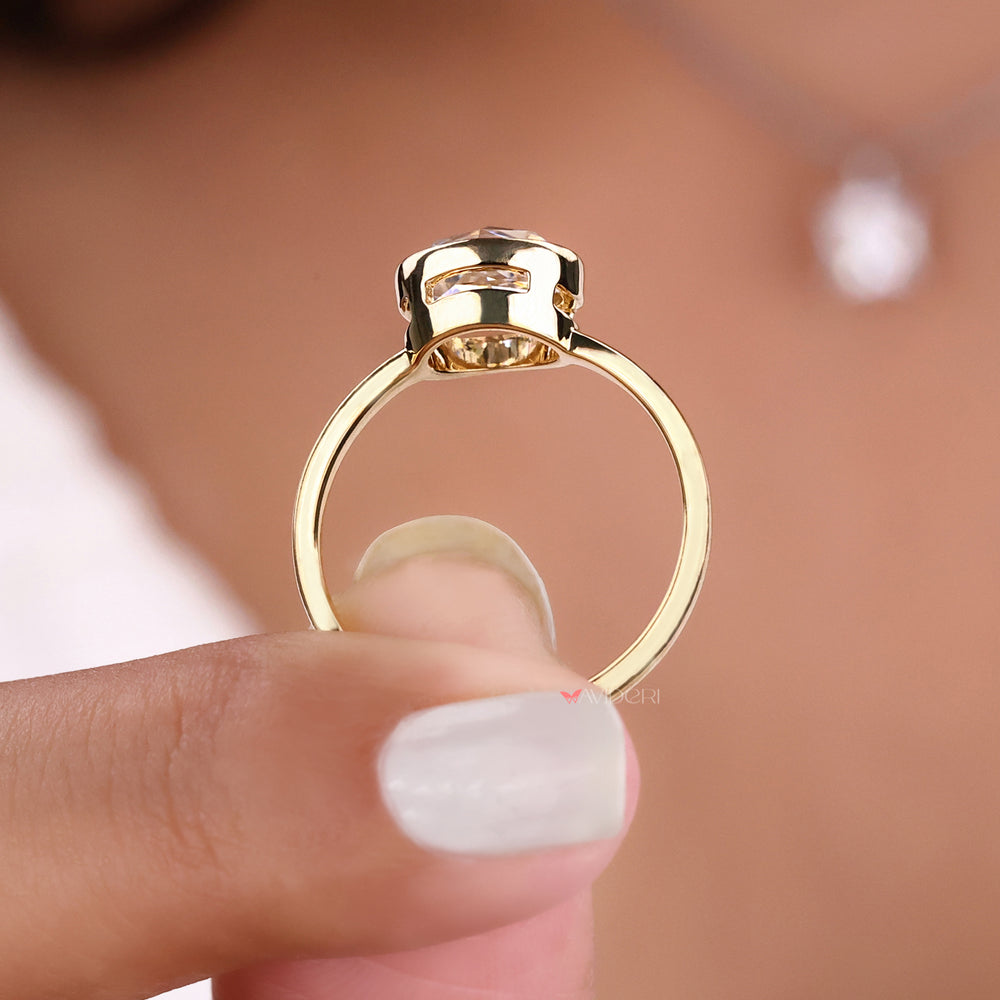 Moissanite engagement ring offering brilliant sparkle and lasting beauty.
