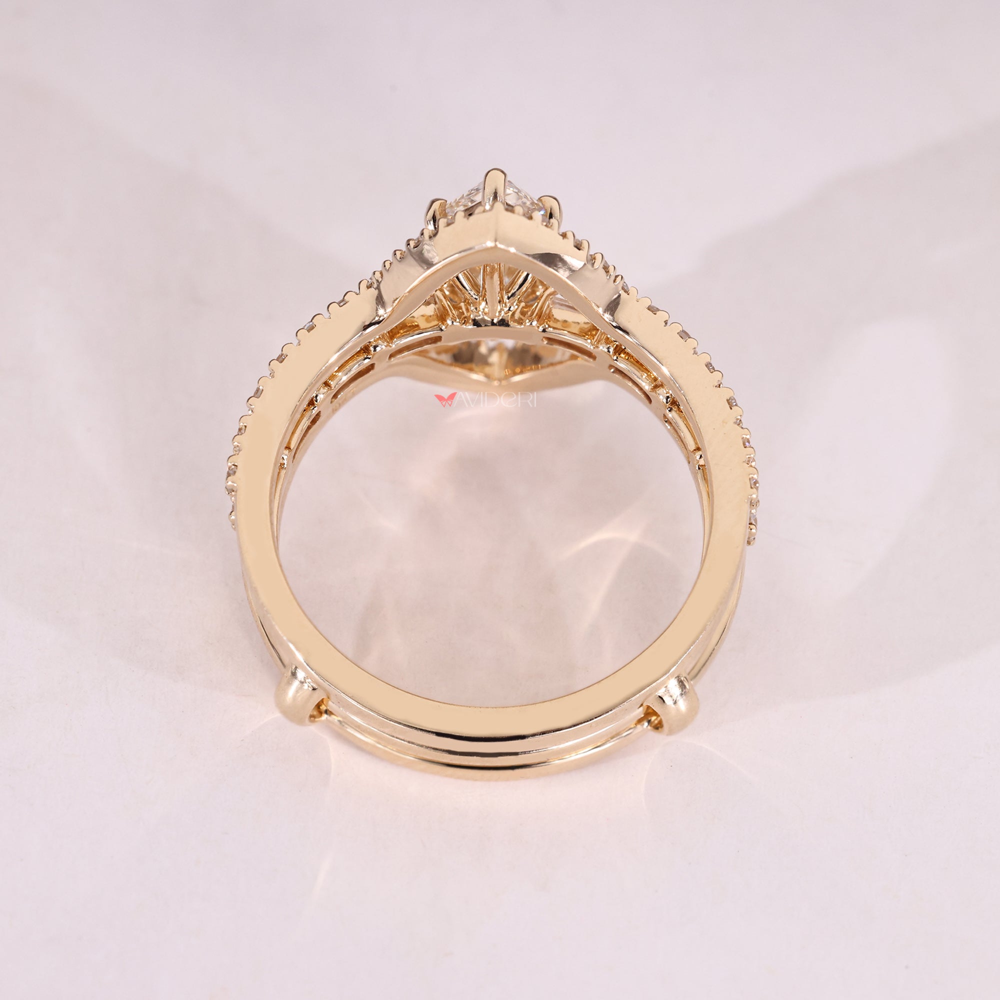 Yellow gold bridal set in Lab Grown Diamond.