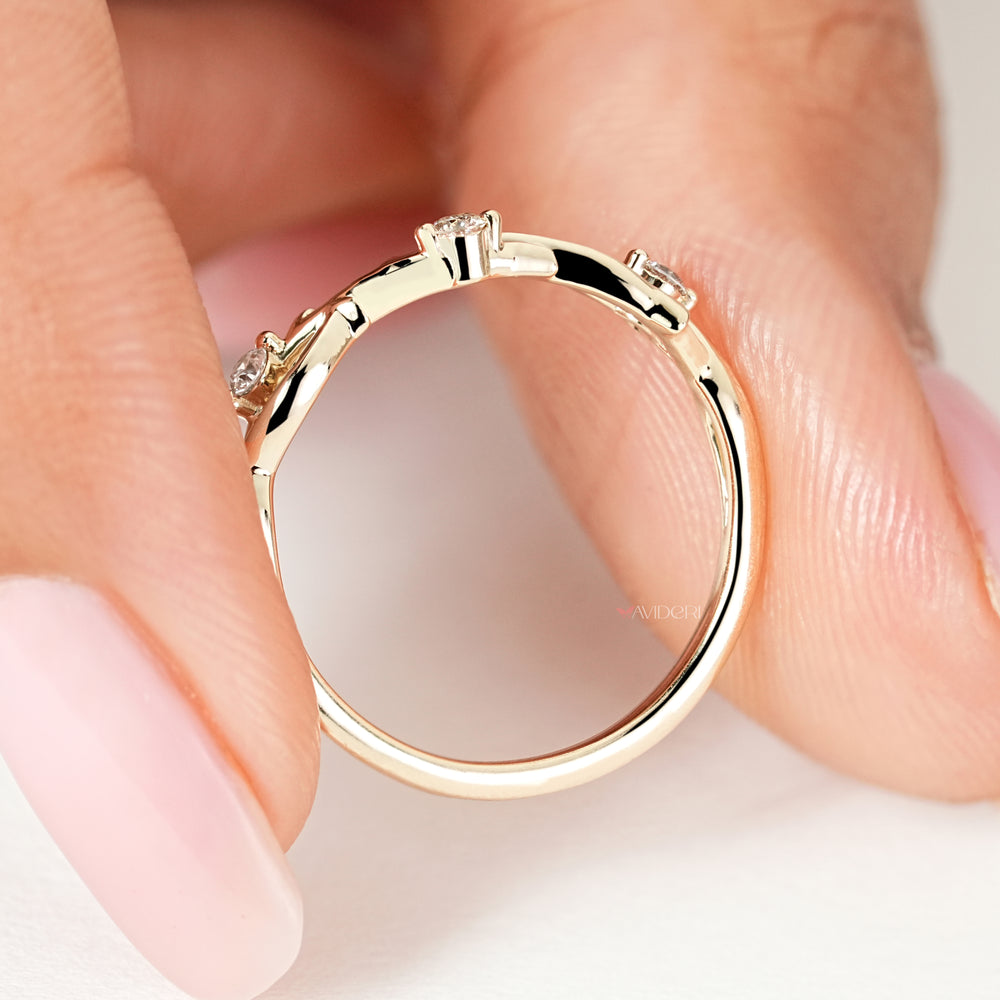 Twisted wedding band with sparkling round diamond accents
