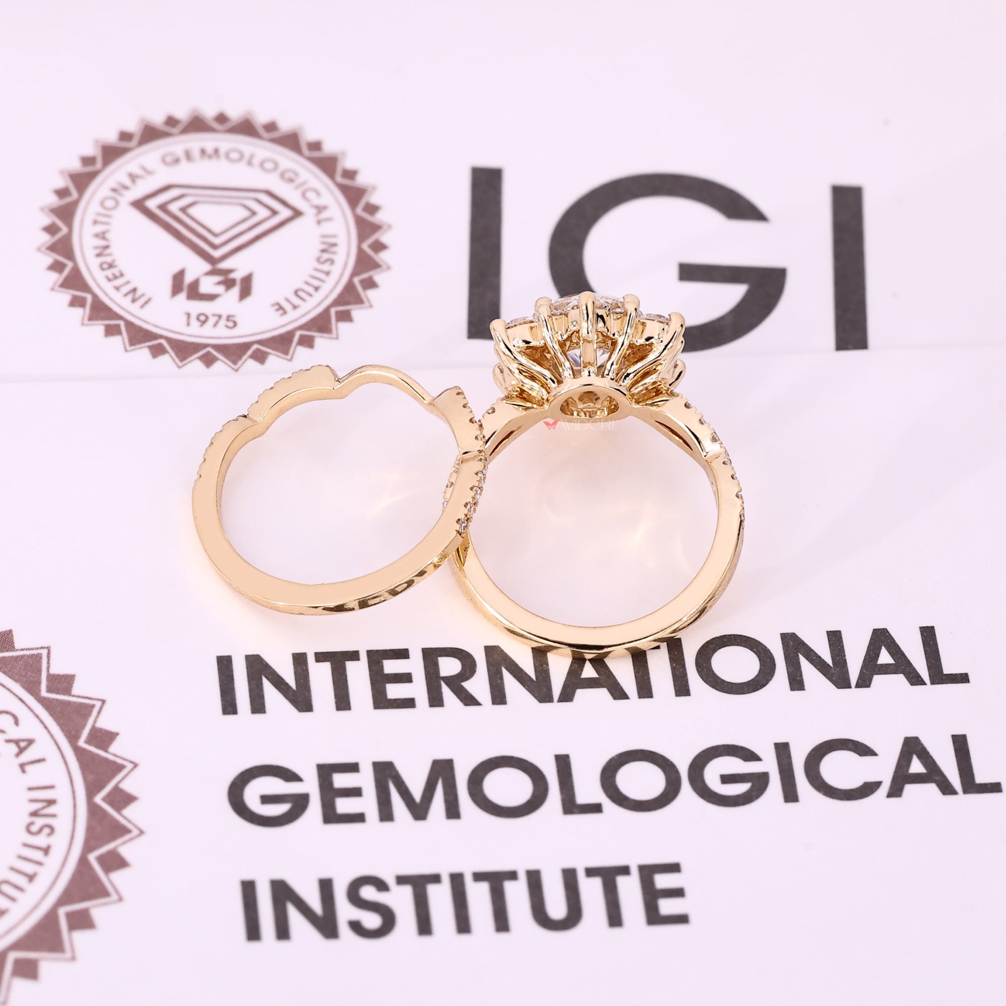 Yellow gold bridal set with round diamond ring.