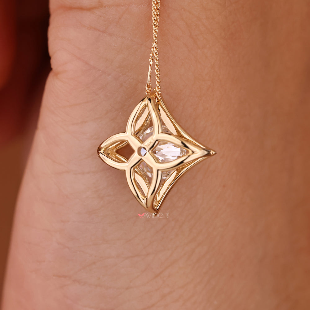Yellow gold pendant in handmade pendant work.