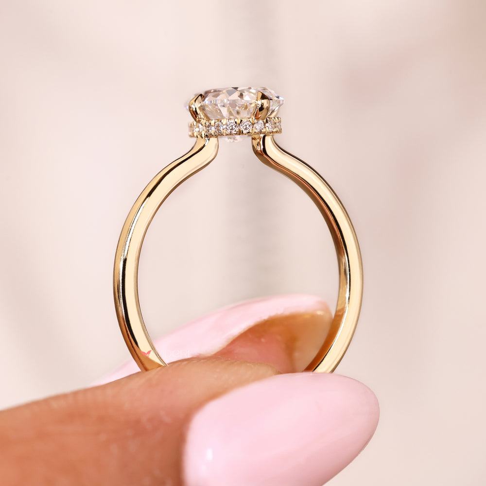 IGI certified cushion diamond ring with compass claw prongs
