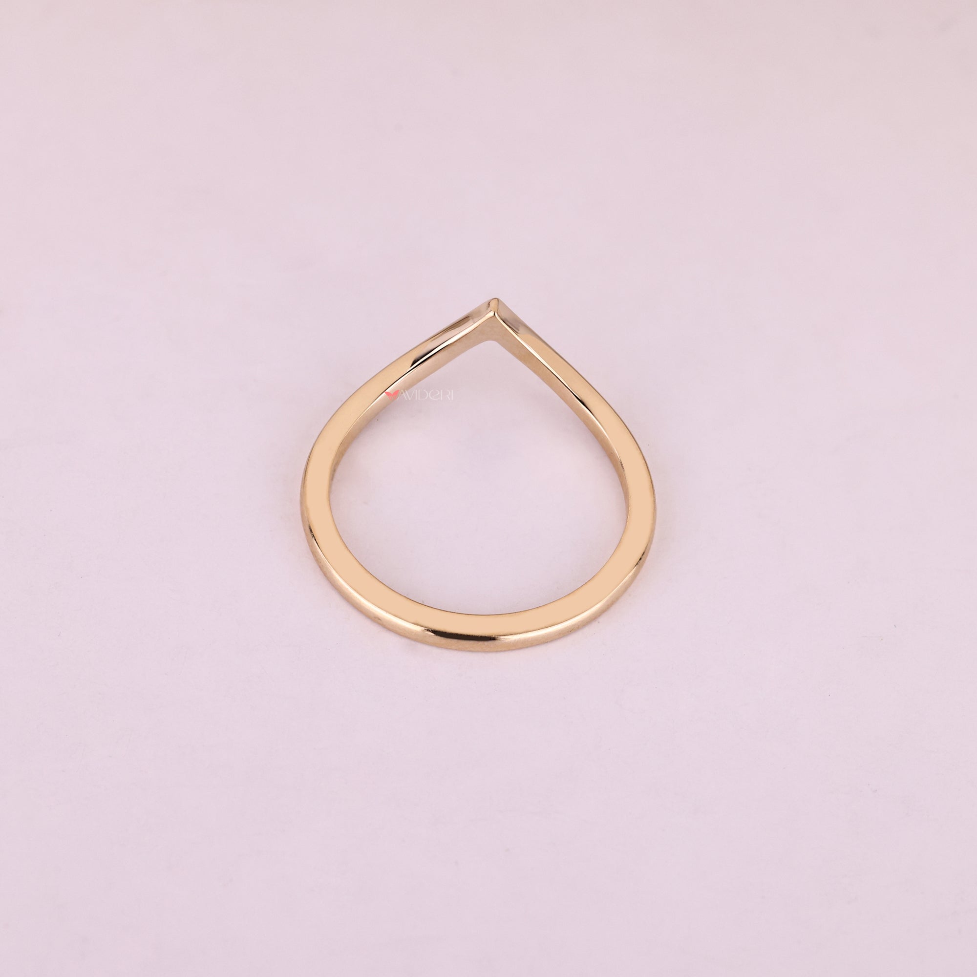 Simple chevron wedding band with curved shape.