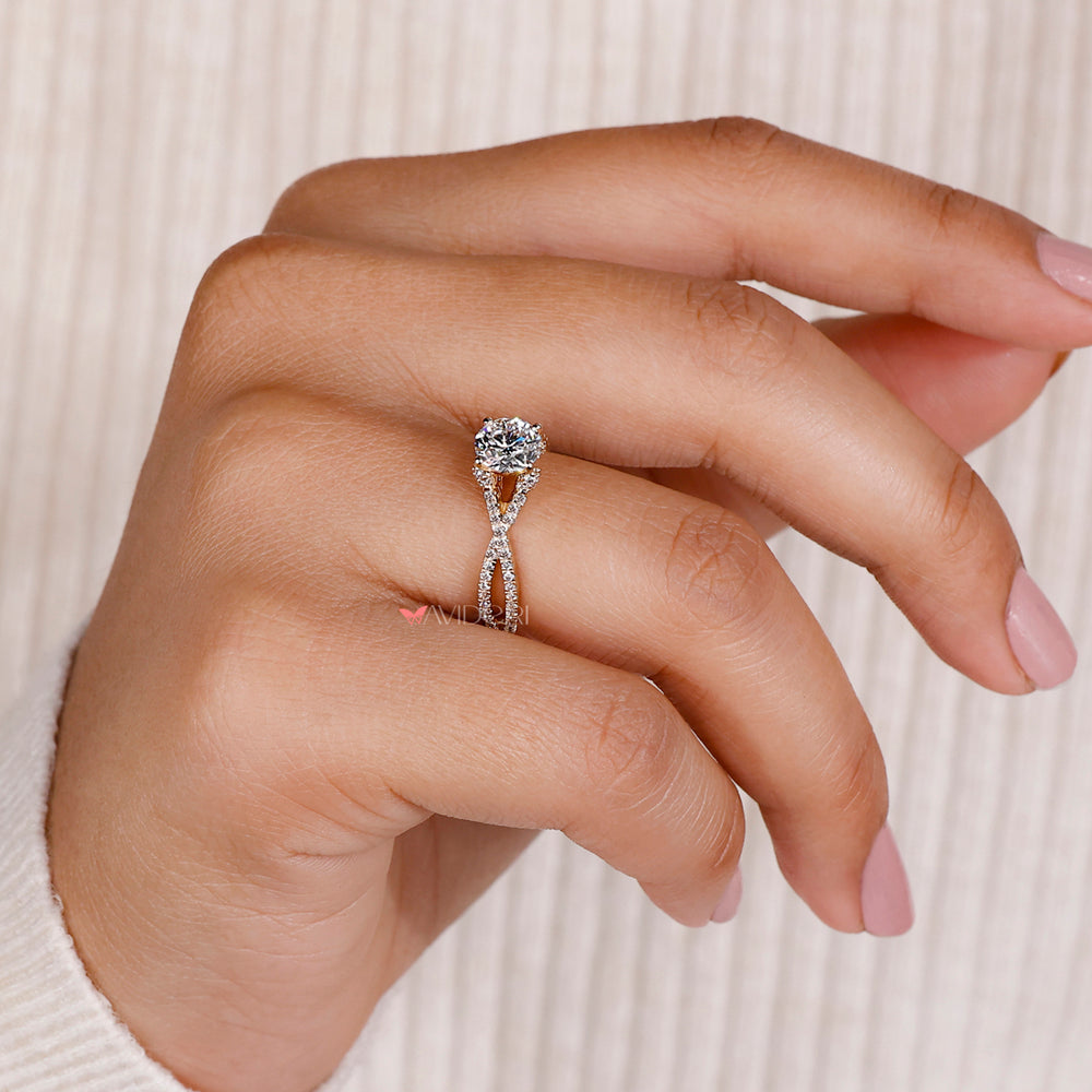 Round ring diamond bridge accent engagement ring.
