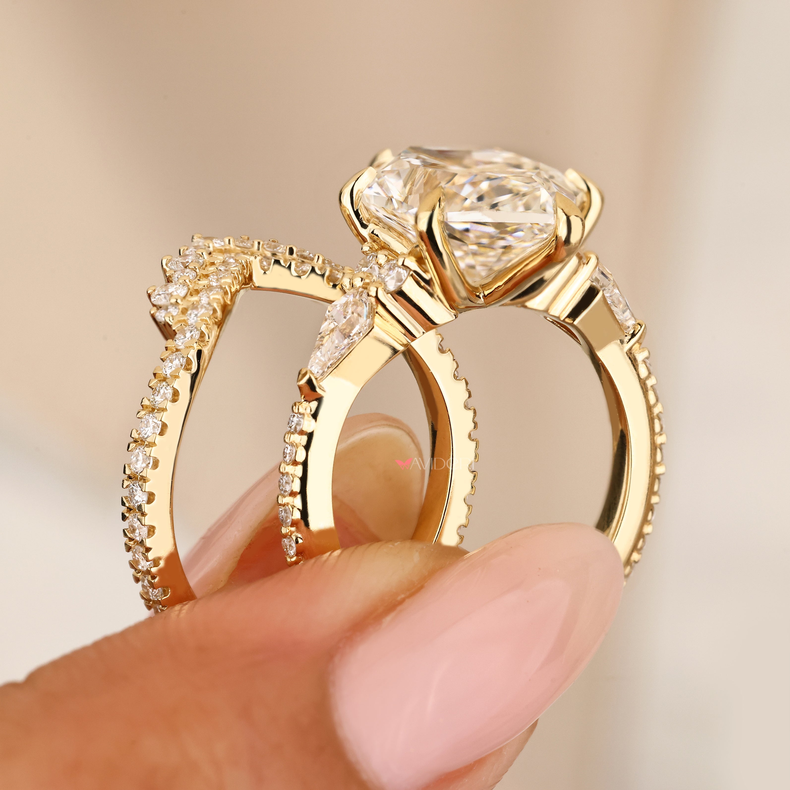 Dutch marquise ring with tapered shank design.
