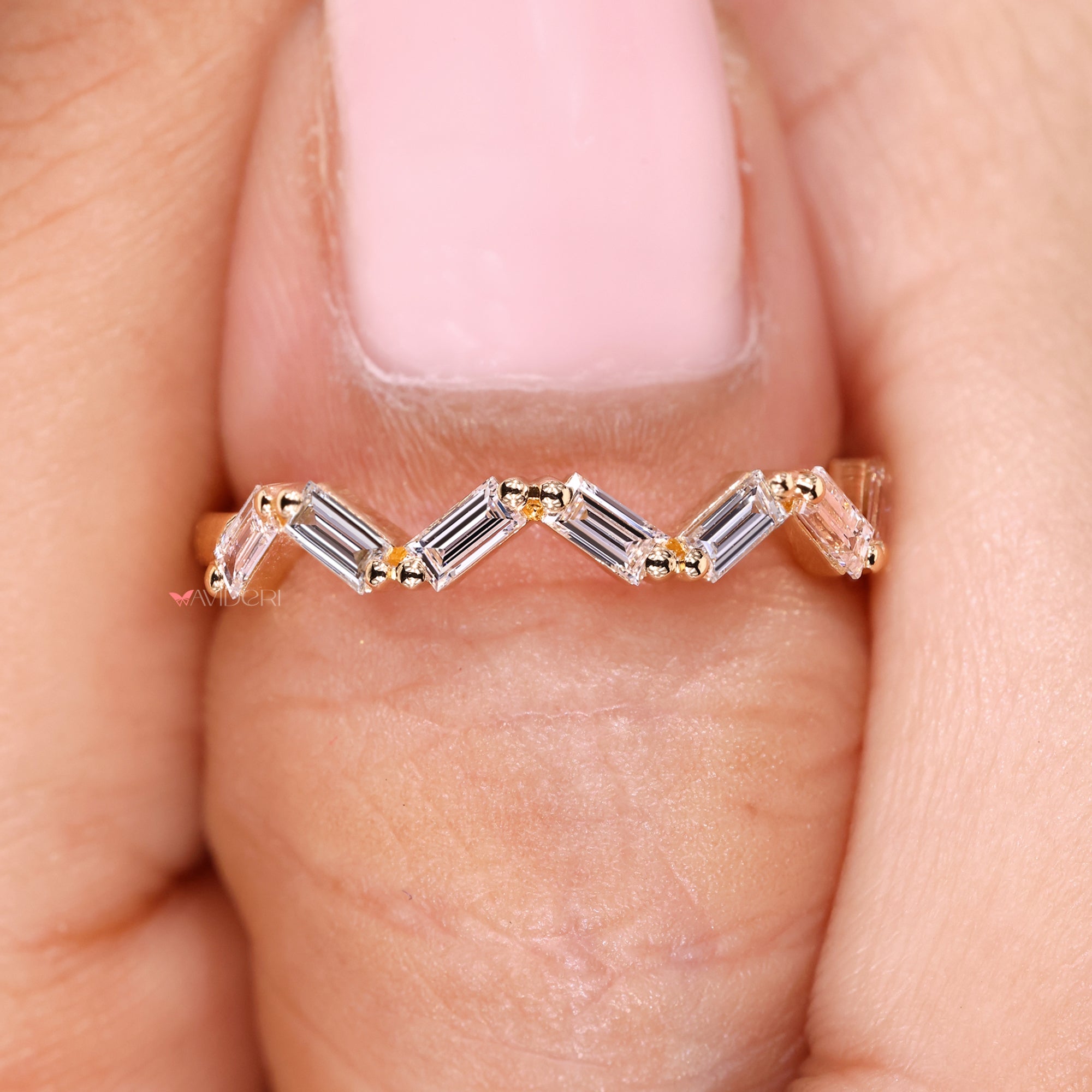 Handmade jewelry with Avideri band.